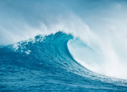 very large ocean wave