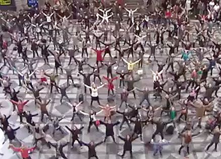 200 dancers performed in Central Station Antwerp (Belgium)