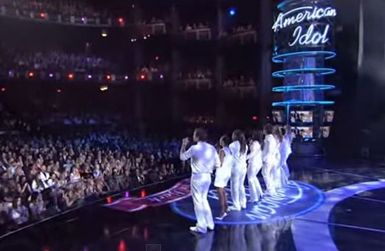 Seven American Idol finalists perform "Shout to the Lord."