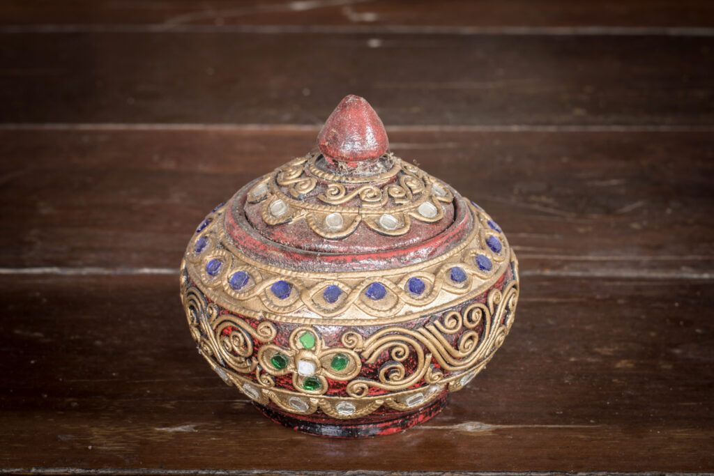 A box to hold prayers. Thinkstock.