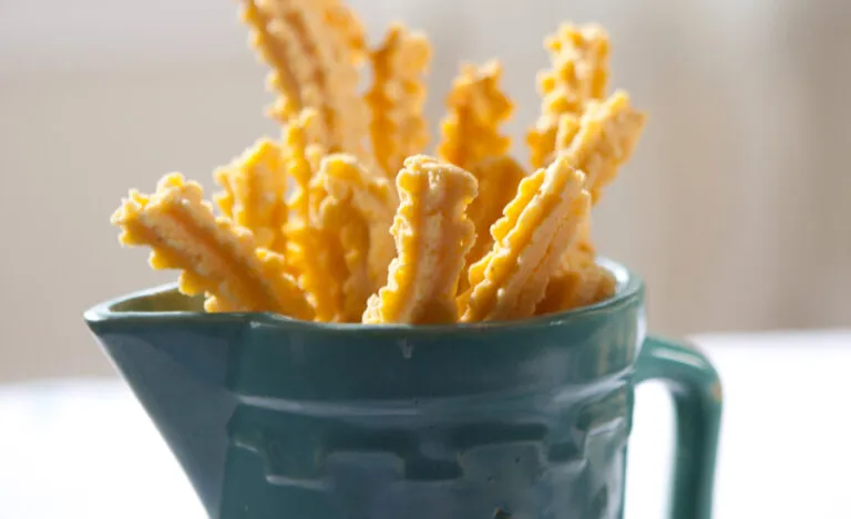 Guideposts: Trisha Yearwood's cheese straws