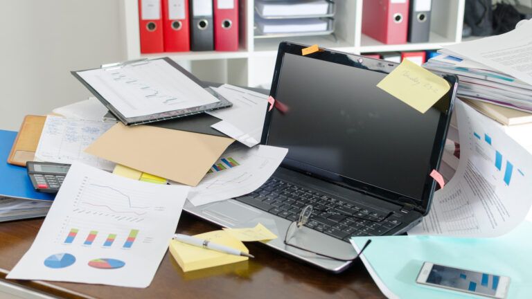 blog_messy_desk_1540