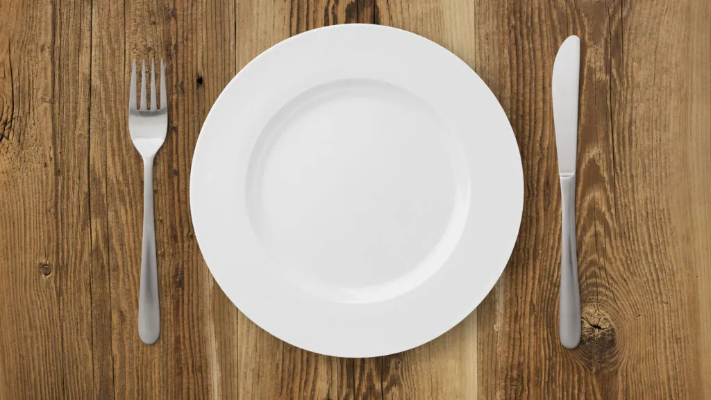 Empty plate showing how to fast according to the Bible