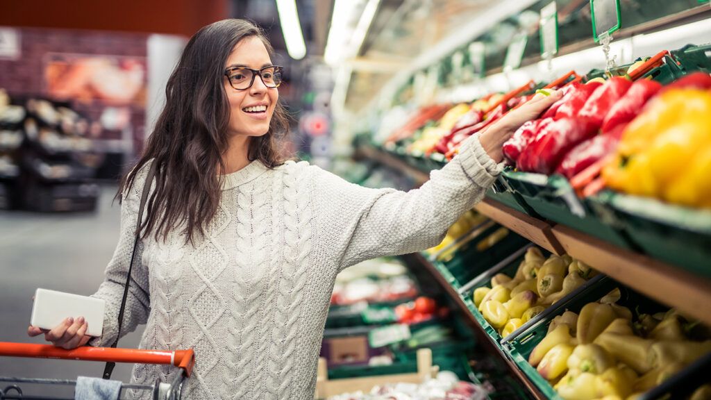 woman_grocery_shopping