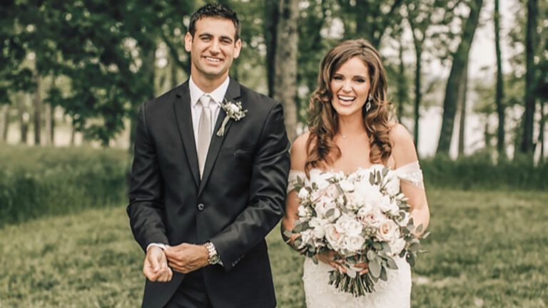 Kyle and Kristen Grigsby on their wedding day; Photo credit: Brad and Jen Photography