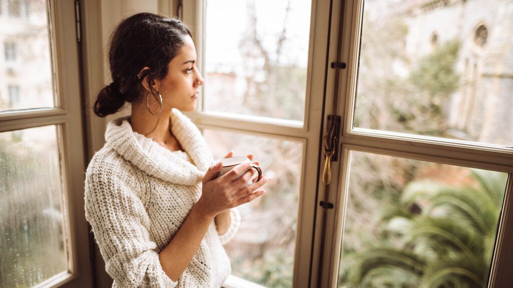 woman_thinking_contemplate_window