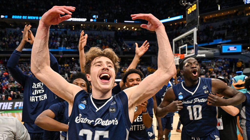 Saint Peter's basketball team celebrates