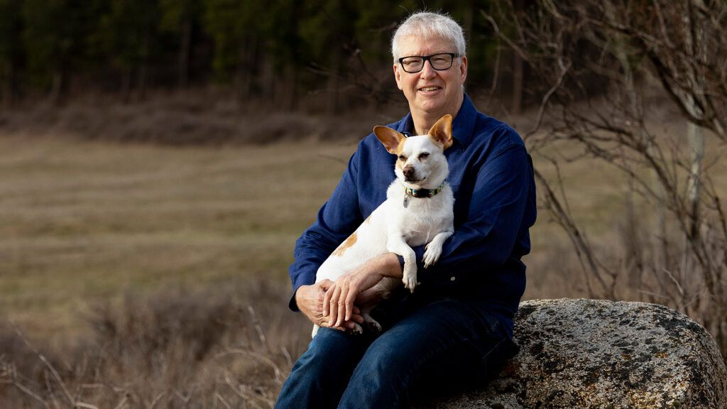 Dr. Marty Becker with QT Pi; photo by Tailyr Irvine