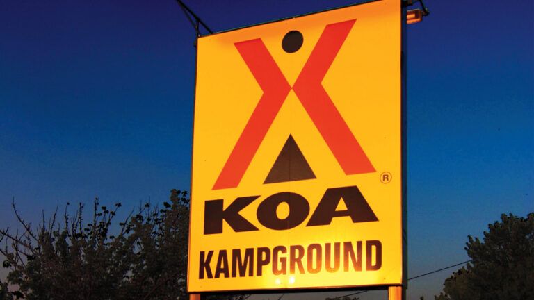 Koa Kampground sign; Photo credit: James Schwabel/Alamy